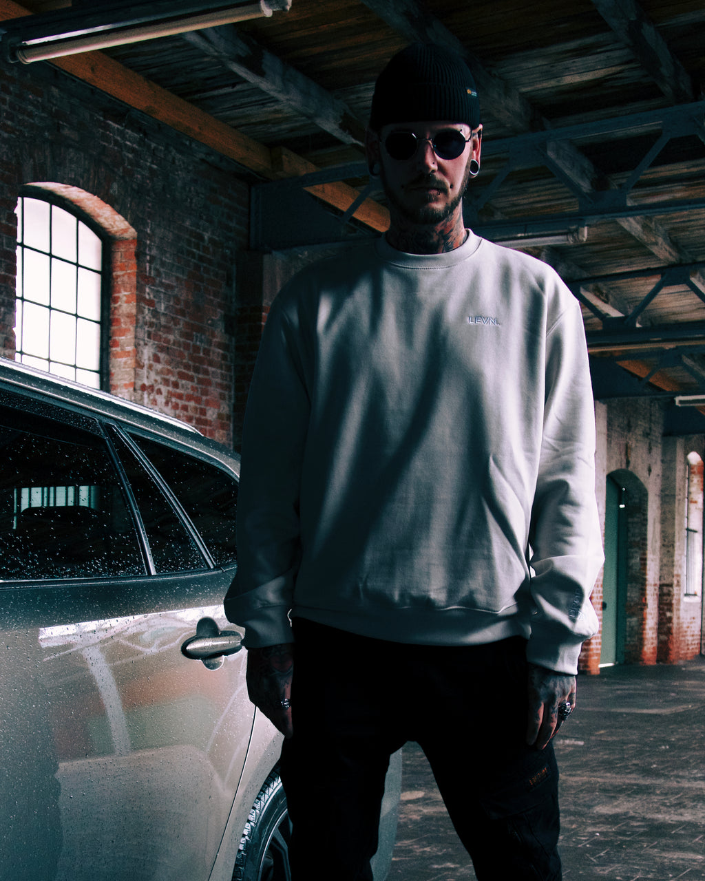 LEVN. Limited Signature Crewneck - Beige White