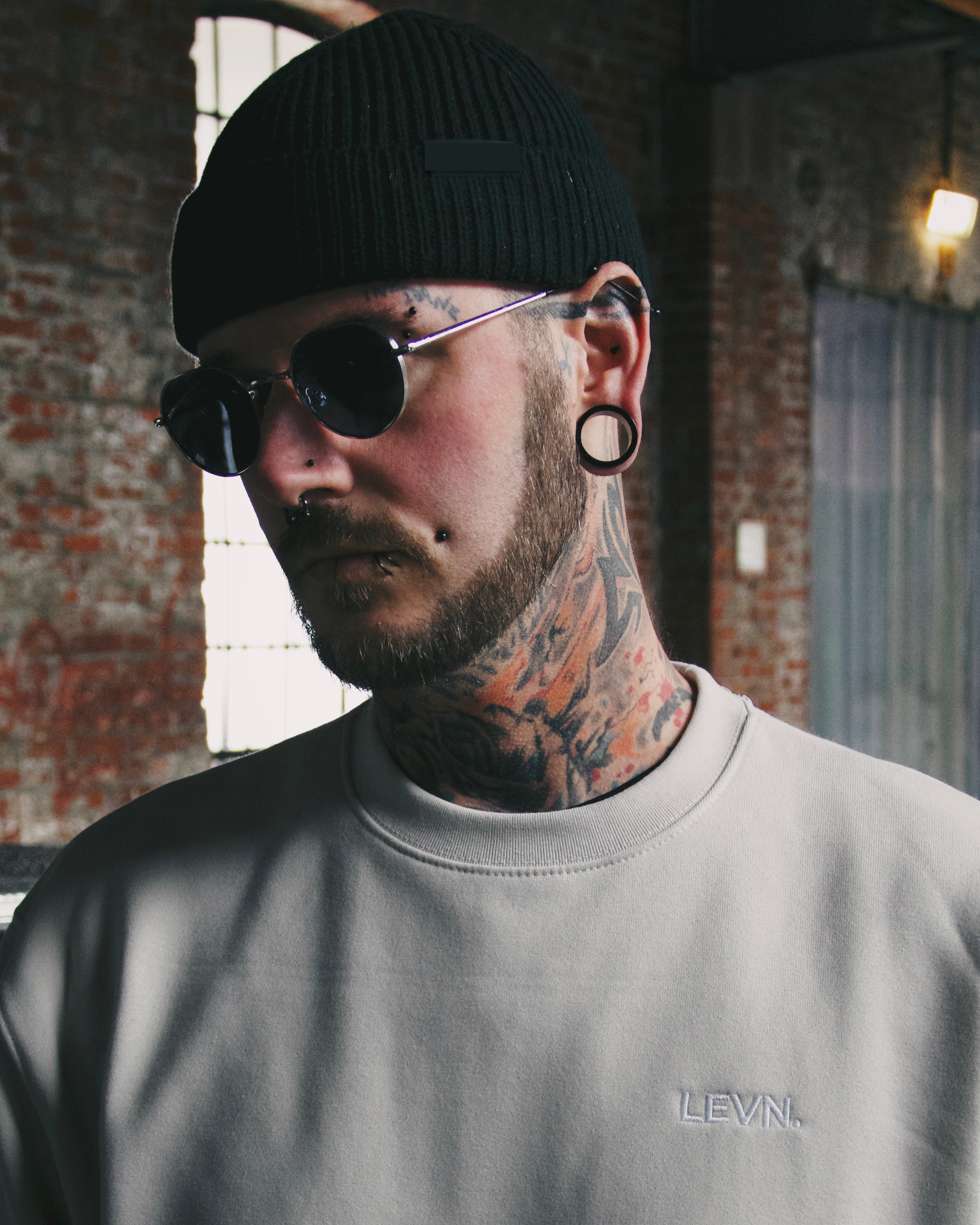 LEVN. Limited Signature Crewneck - Beige White