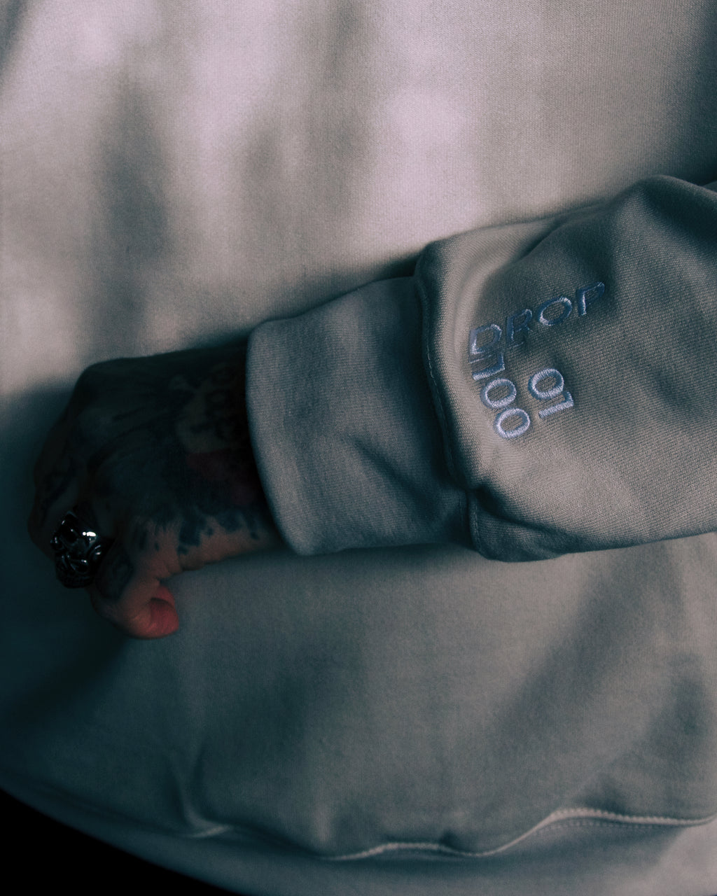 LEVN. Limited Signature Crewneck - Beige White