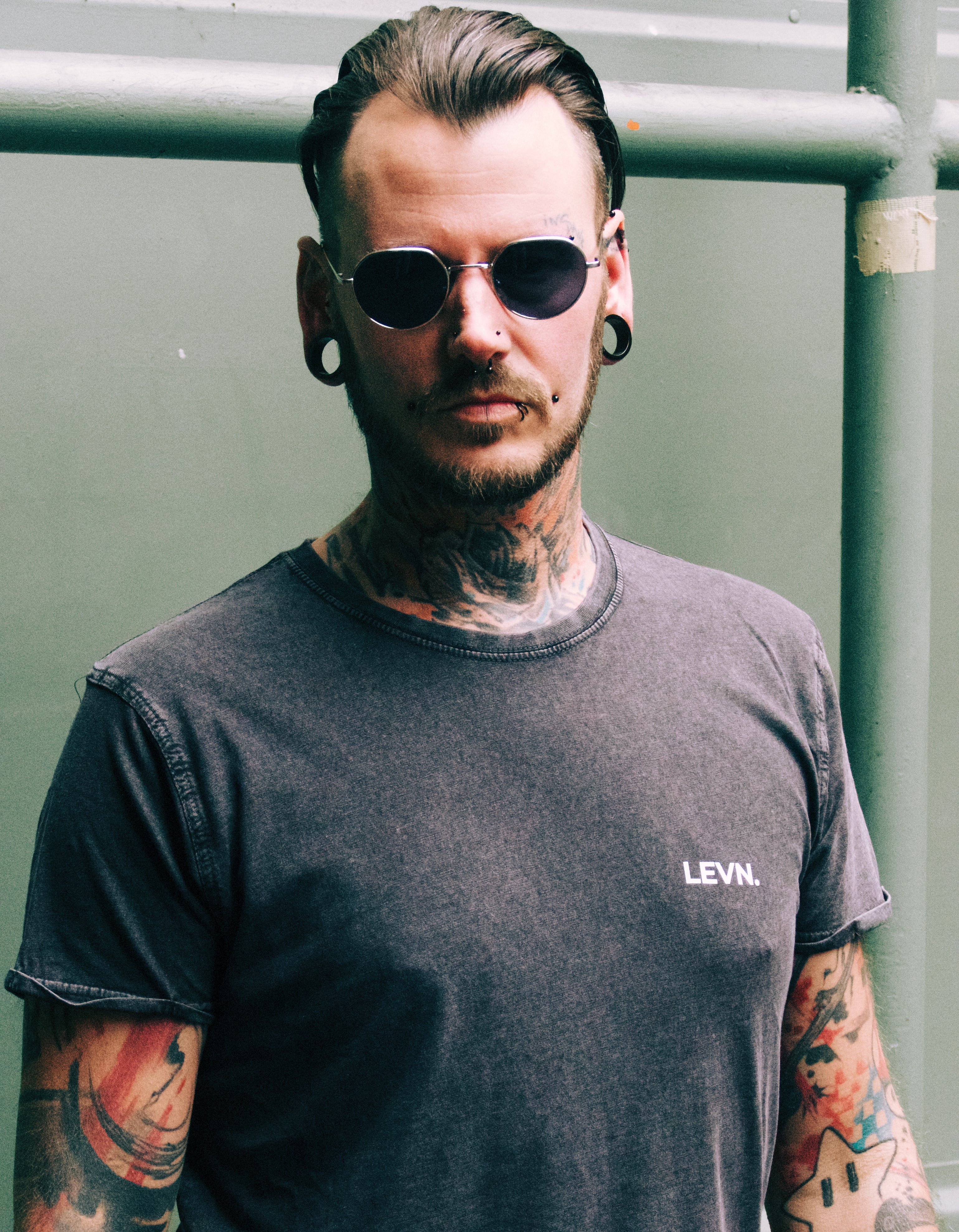 LEVN Statement Tee – Husky
